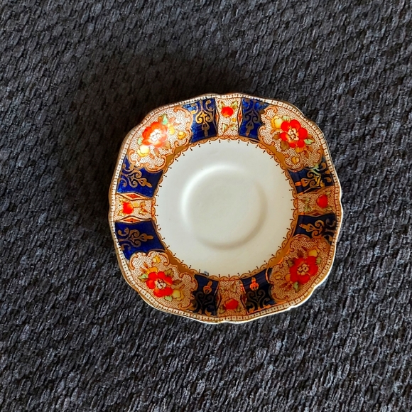 One small plate - Picture 1 of 2